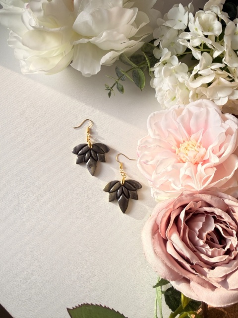 Efektowne Kolczyki "Liść Klonu w Granicie" | Rękodzieło Glina Polimerowa