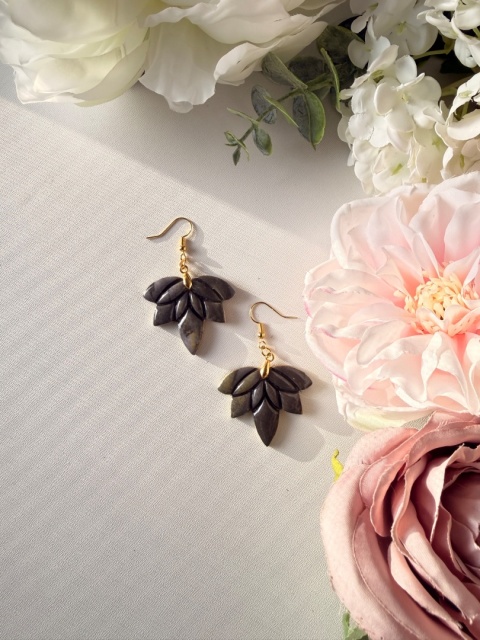 Efektowne Kolczyki "Liść Klonu w Granicie" | Rękodzieło Glina Polimerowa