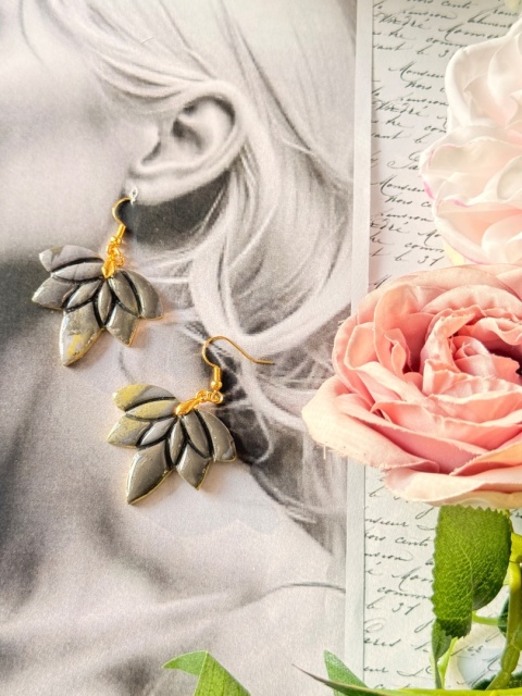 Efektowne Kolczyki "Liść Klonu w Granicie" | Rękodzieło Glina Polimerowa