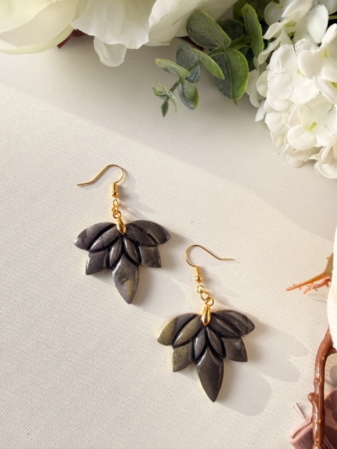 Efektowne Kolczyki "Liść Klonu w Granicie" | Rękodzieło Glina Polimerowa
