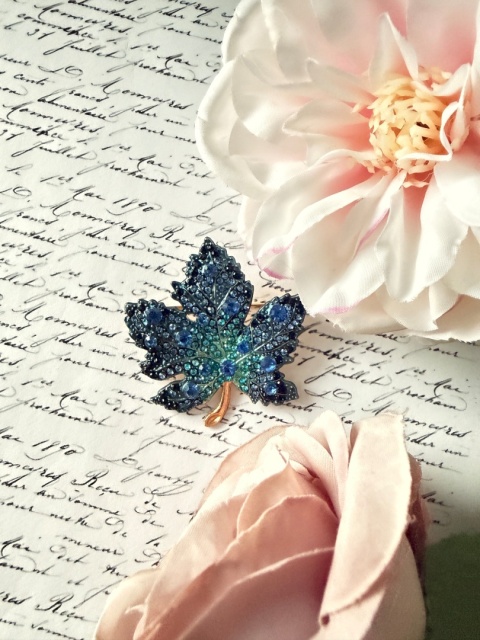 Elegancka Broszka "Złocisty Liść" |YourLook| Wyjątkowa | Klasyka i Styl