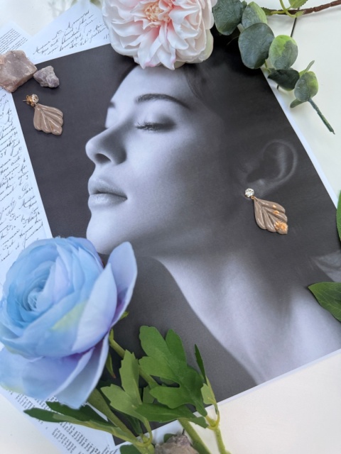 Kolczyki "Liść Nude Glam" | Glina Polimerowa | Kryształ & Delikatny Beż