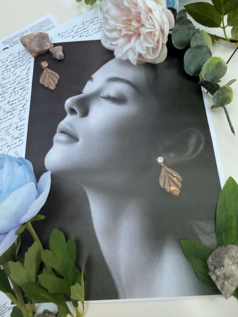 Kolczyki "Liść Nude Glam" | Glina Polimerowa | Kryształ & Delikatny Beż