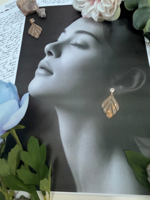 Kolczyki "Liść Nude Glam" | Glina Polimerowa | Kryształ & Delikatny Beż