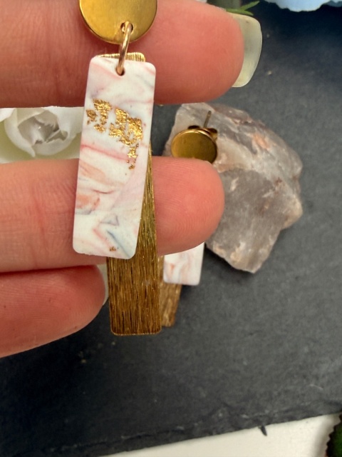 Kolczyki"Pink Marble Bar" |Glina Polimerowa|Delikatny Róż & Złota Tekstura